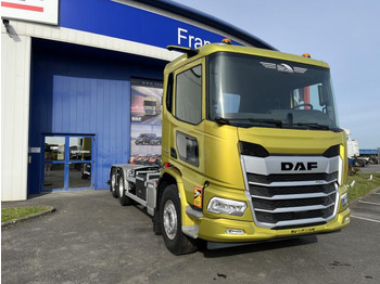 Camion cu cârlig DAF XD 450