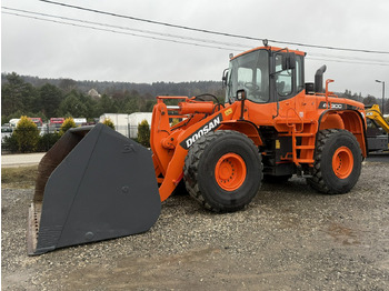 Încărcător frontal pe pneuri DOOSAN DL300