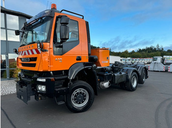 Camion basculantă IVECO Trakker