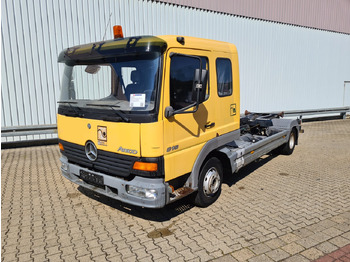 Camion cu cârlig MERCEDES-BENZ Atego 815