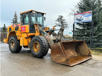 Încărcător frontal pe pneuri HYUNDAI