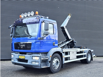 Camion cu cârlig MAN TGM 18.250