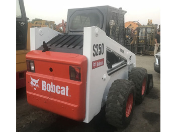 Mini încărcător BOBCAT S250