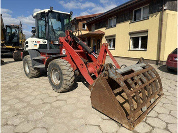 Încărcător frontal pe pneuri TEREX