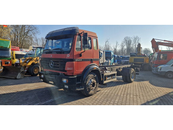 Camion şasiu MERCEDES-BENZ