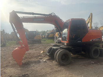 Excavator pe roţi DOOSAN DX150W