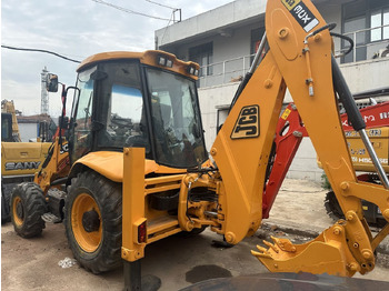 Buldoexcavator JCB 3CX