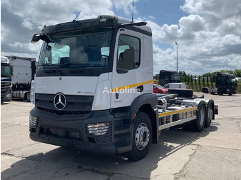 Camion cu cârlig MERCEDES-BENZ Actros 2543