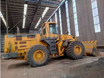 Încărcător frontal pe pneuri KOMATSU WA600-3