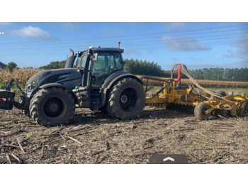 Tractor agricol VALTRA T174