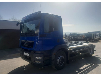 Camion cu cârlig MAN TGM 18.340