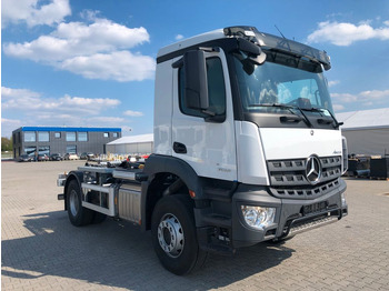 Camion cu cârlig MERCEDES-BENZ Arocs