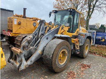 Încărcător frontal pe pneuri VOLVO L120H