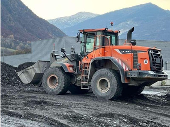 Încărcător frontal pe pneuri DOOSAN DL300