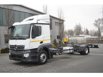 Camion şasiu MERCEDES-BENZ Actros 1824 / 9.1 m chassis / sleeping cabin: Foto 2