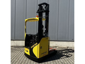 Stivuitor cu catarg retractabil HYSTER