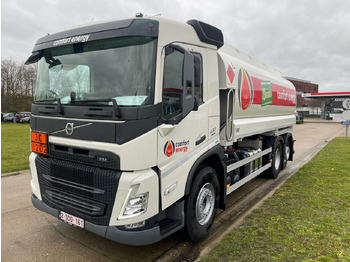 Camion cisternă VOLVO FM