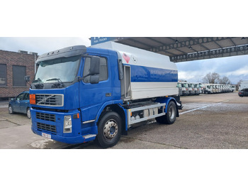 Camion cisternă VOLVO FM