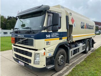 Camion cisternă VOLVO FM