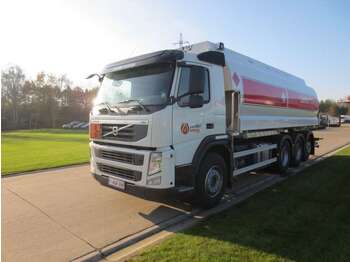 Camion cisternă VOLVO FM