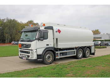 Camion cisternă VOLVO FM