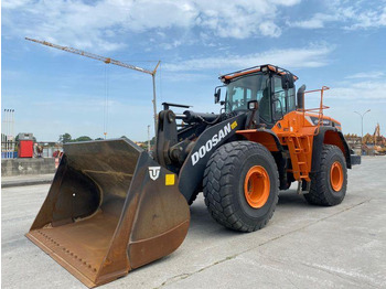 Încărcător frontal pe pneuri DOOSAN DL450