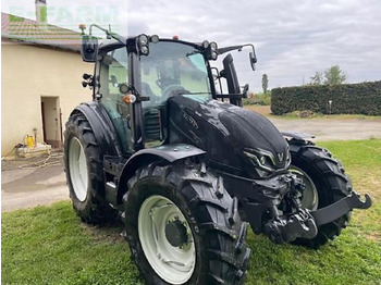 Tractor agricol VALTRA