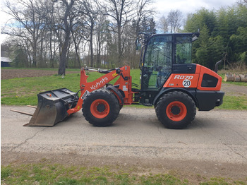 Încărcător frontal pe pneuri KUBOTA R070