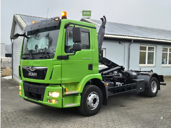 Camion cu cârlig MAN TGM 15.290