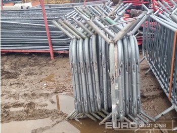 Echipamente de constructii Bundle of Metal Safety Barriers (2 of): Foto 2