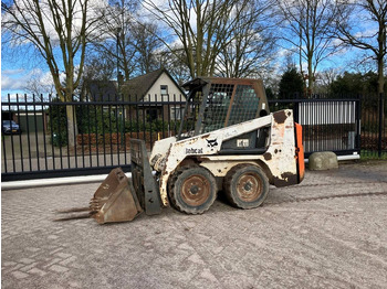 Încărcător frontal pe pneuri BOBCAT