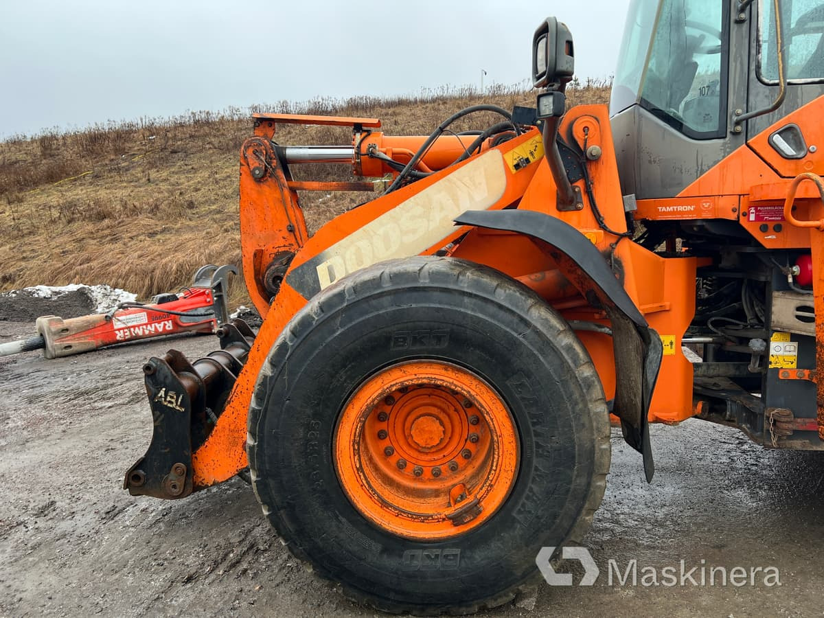 Încărcător frontal pe pneuri Hjullastare Doosan DL300-3: Foto 16