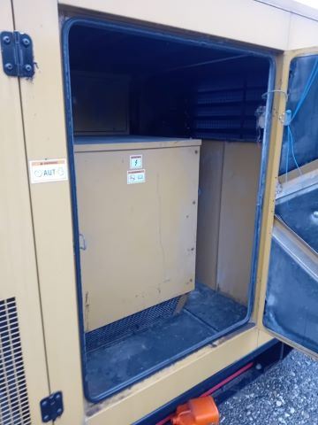 Generator electric Caterpillar 250 Kva: Foto 19