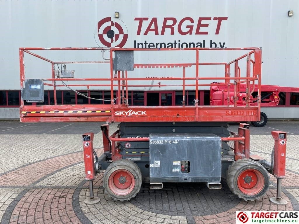 Platforma foarfeca SkyJack SJ6832 RTE Electric 4x4 Scissor Work Lift 1175cm: Foto 6