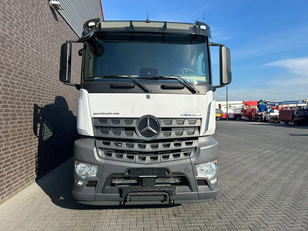 Camion cu macara, Camion platformă Mercedes-Benz Arocs 3251 8X2 + HMF 7020-K7 FJ 1400-K6 KRAAN/KR: Foto 11