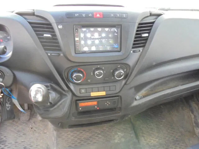 Autoutilitară box Iveco Daily 35S14 3500KG: Foto 9