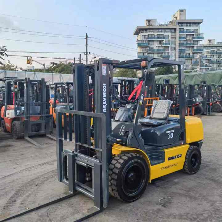 Stivuitor diesel used Komatsu Forklifts FD30 second hand komatsu FD30 forklifts used used forklift for sale: Foto 6