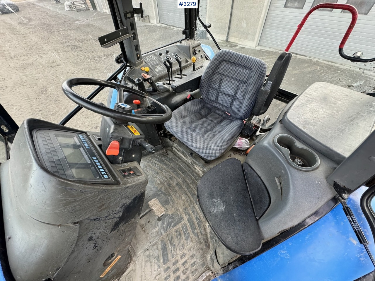 Tractor agricol 2001 New Holland TM135 w/front hydraulics: Foto 13