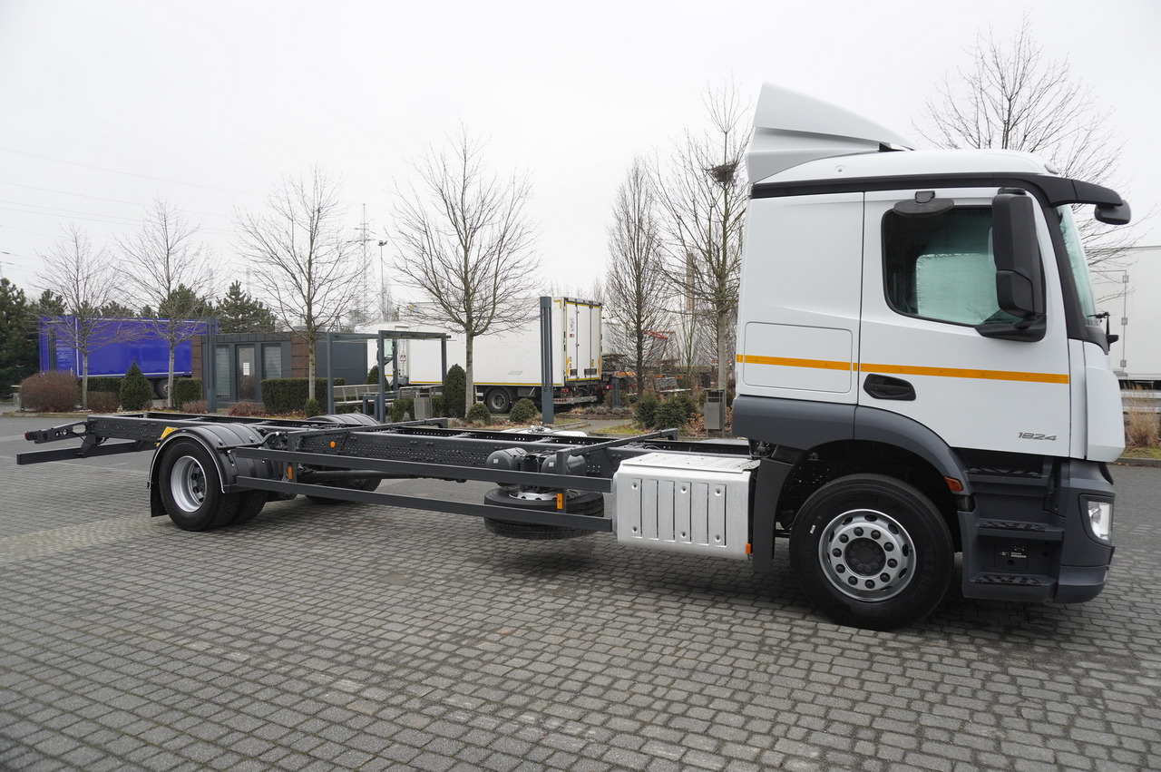 Camion şasiu MERCEDES-BENZ Actros 1824 / 9.1 m chassis / sleeping cabin: Foto 7