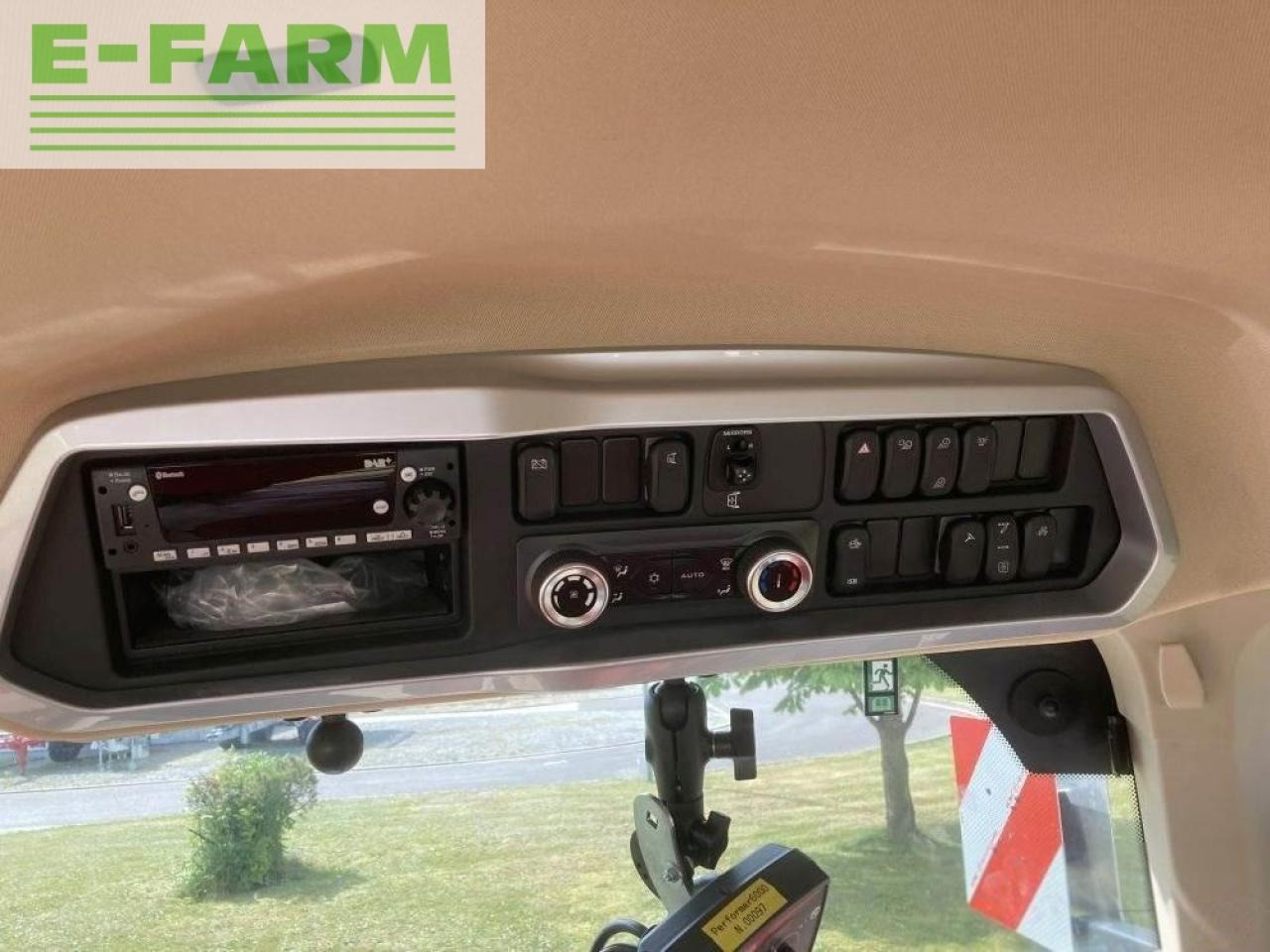 Tractor agricol Case-IH optum 300 cvx drive CVX: Foto 12