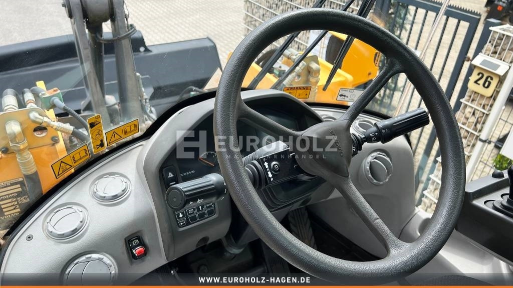 Încărcător frontal pe pneuri Volvo L 120 G mit Klima und SW, Reifen und Schaufel Neu: Foto 16