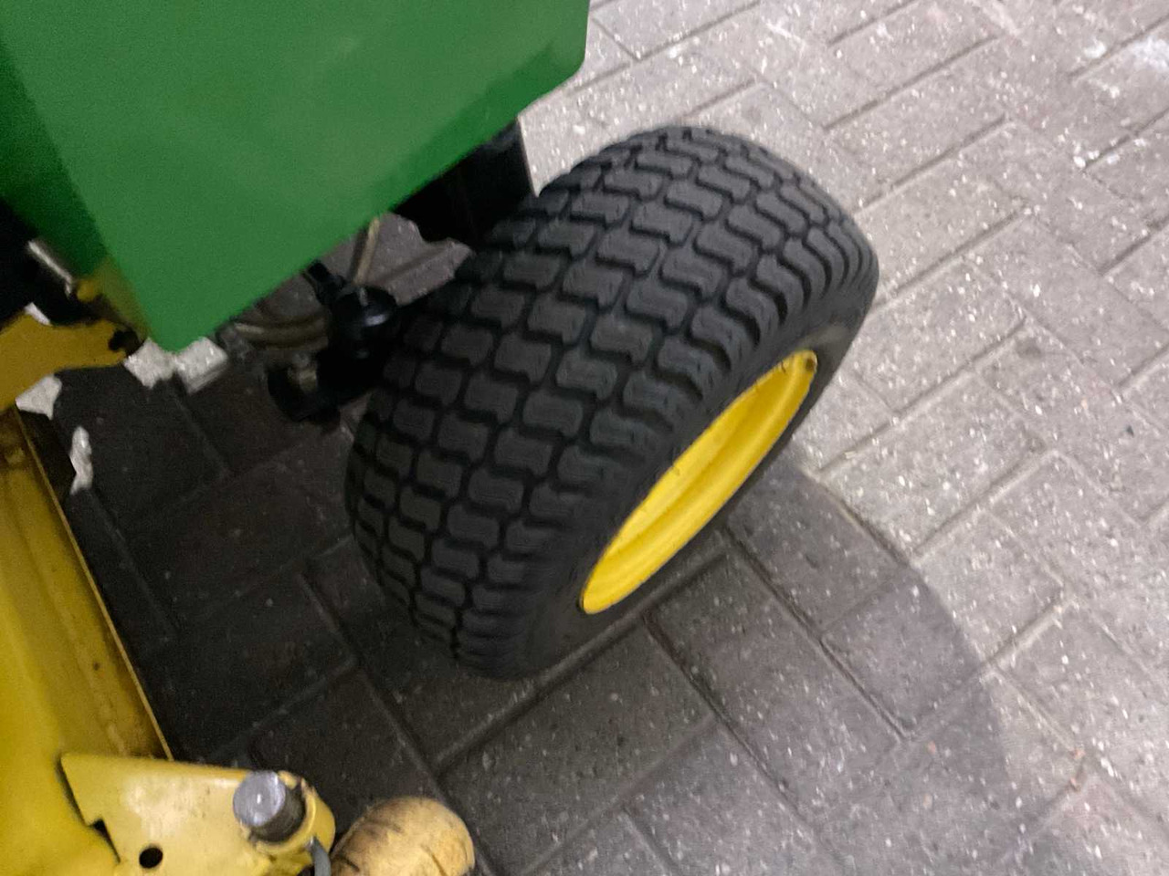 Maşină de tuns iarba John Deere 415: Foto 12