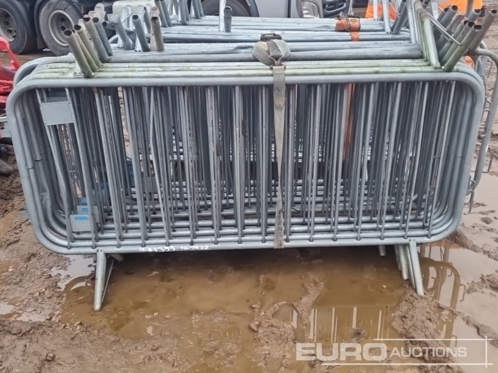 Echipamente de constructii Bundle of Metal Safety Barriers (2 of): Foto 8